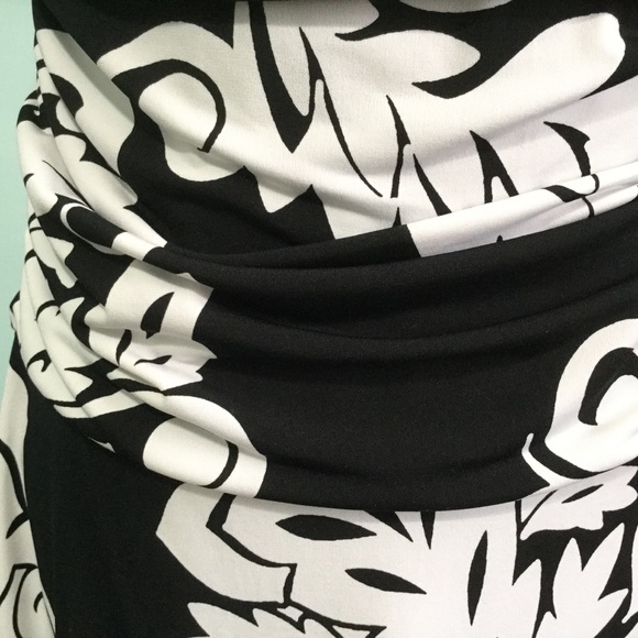 En Focus Studio Black & White Floral Dress.- —SOLD - Picture 2 of 6